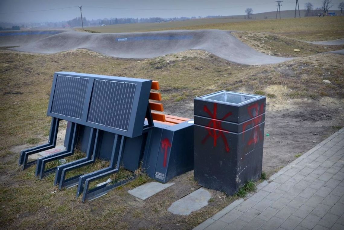 Zdewastowano pumptrack w Miejscu Piastowym! Za wskazanie sprawców nagroda!