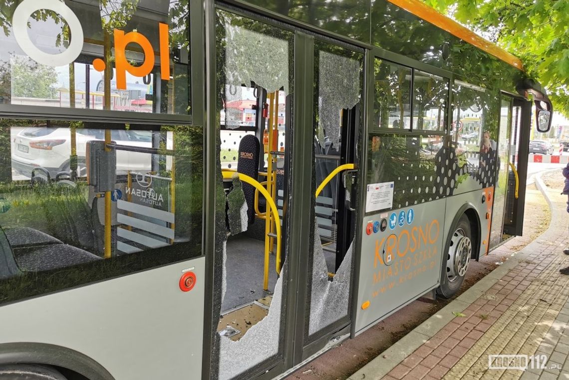 Zerwana linia energetyczna, wybuchy opon i... uszkodzone szyby w MKSie