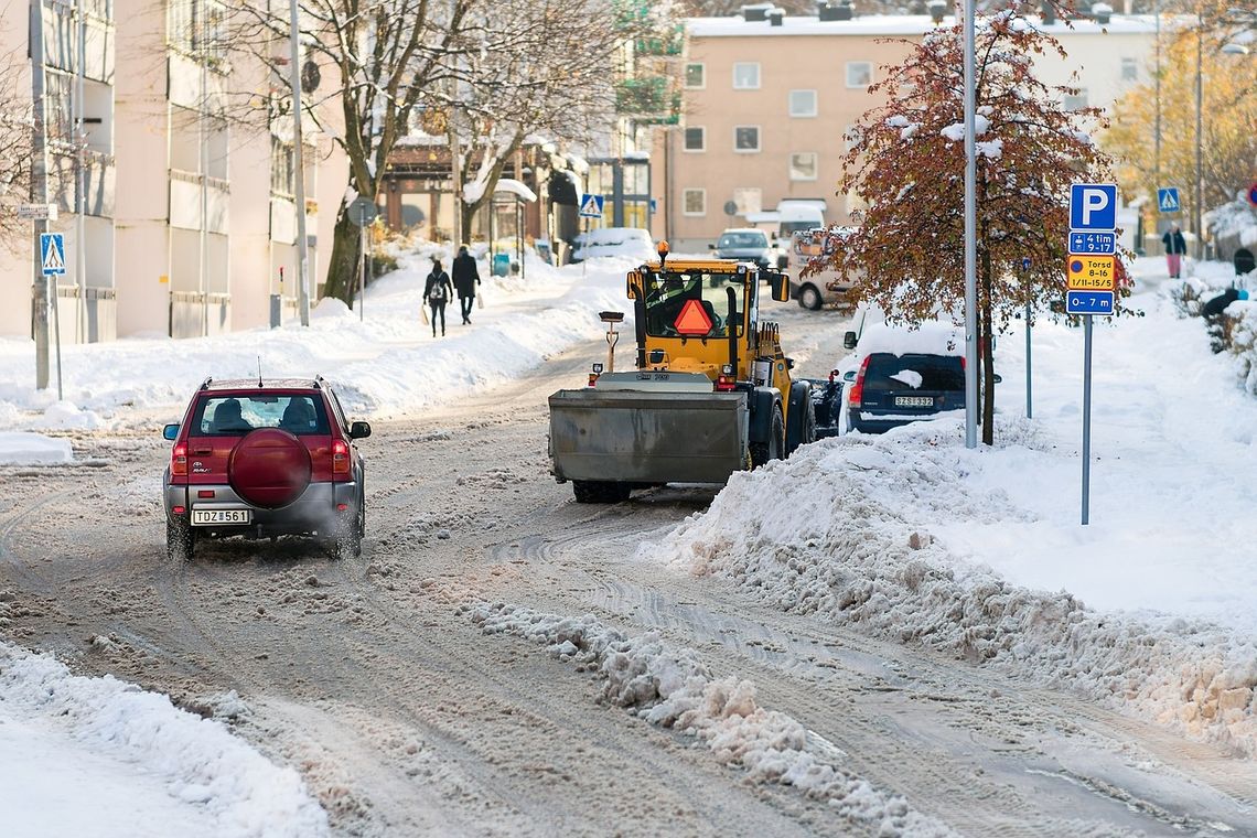 Zimowe utrzymanie dróg. Numery kontaktowe do dyżurnych