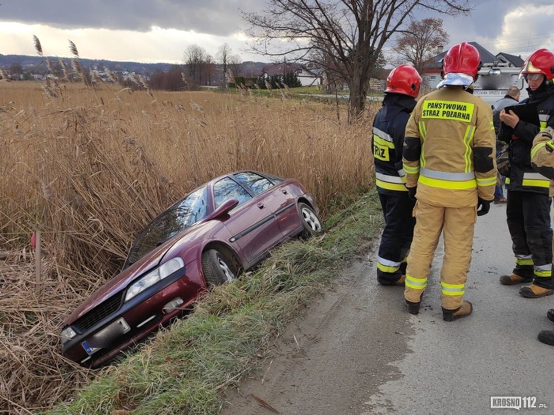 ZRĘCIN: Kierujący Oplem wjechał do rowu