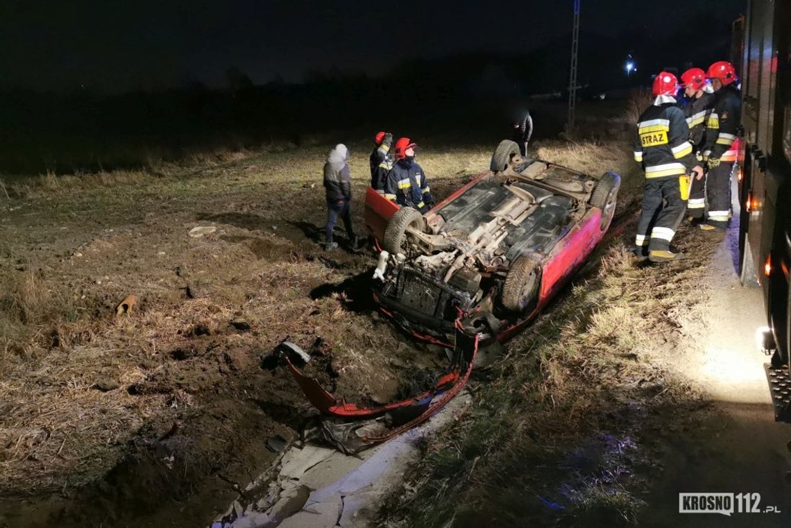 ZRĘCIN: Kolejne dachowanie na łuku drogi na Bieszczadzkiej