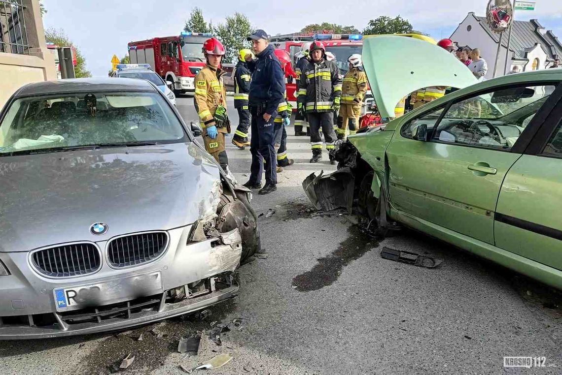 Zręcin. Wypadek na Kościelnej. Zderzenie BMW i Peugeota [AKTUALIZACJA]