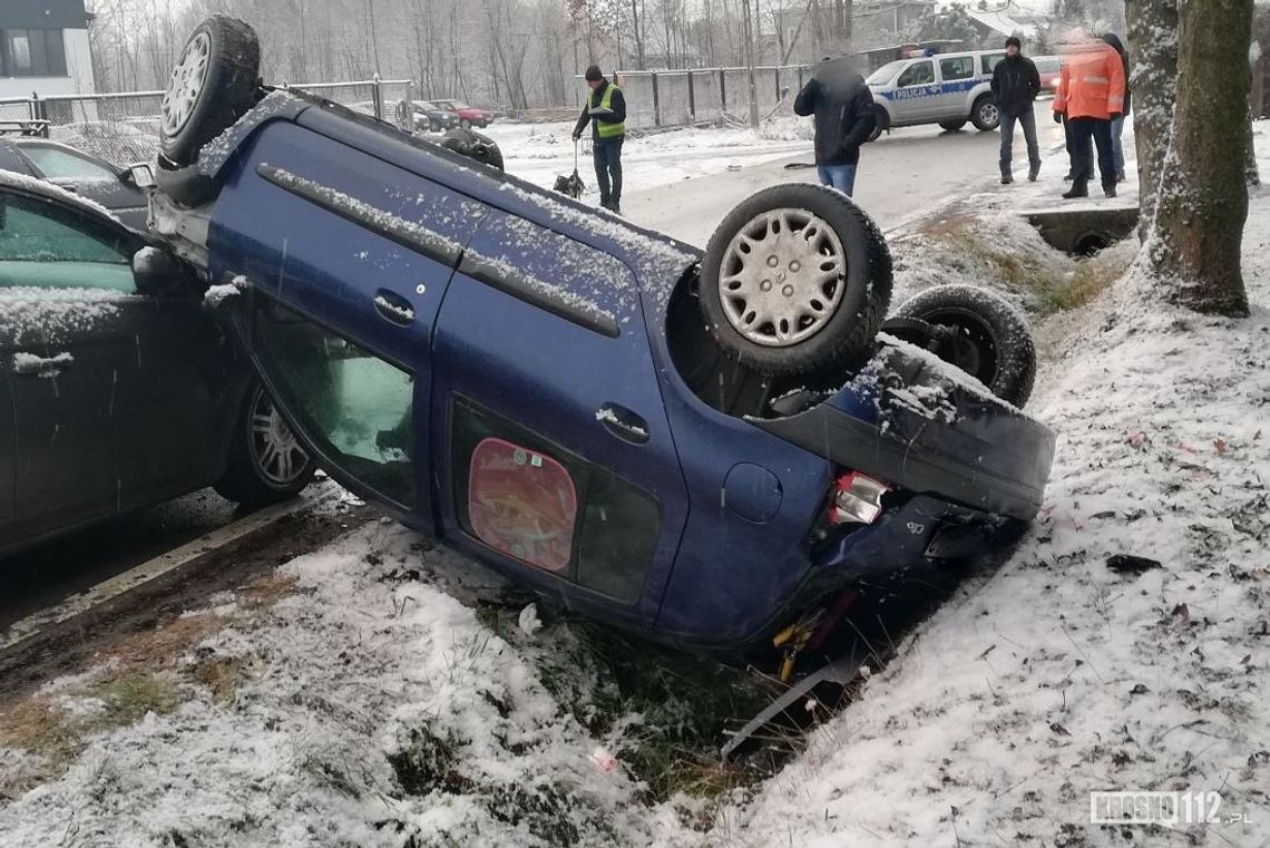 ZRĘCIN: Zderzenie trzech samochodów na Karpackiej