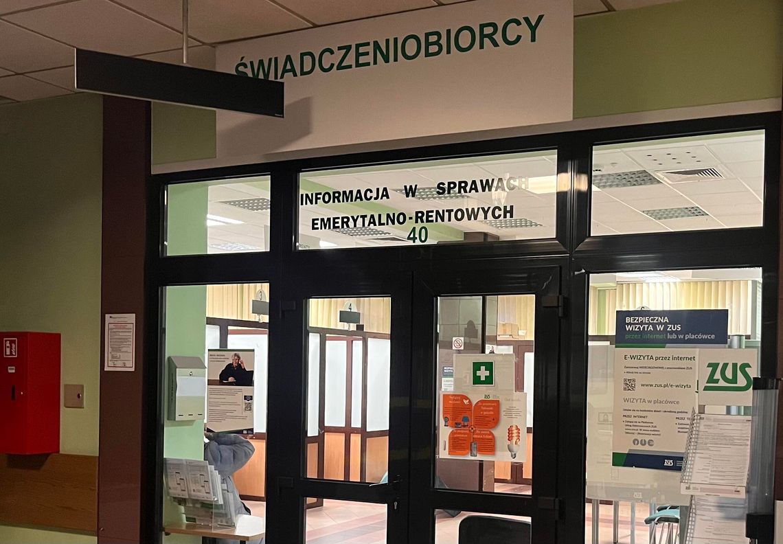 ZUS wyjaśnia, kto i na jakich zasadach otrzymuje dodatek pielęgnacyjny