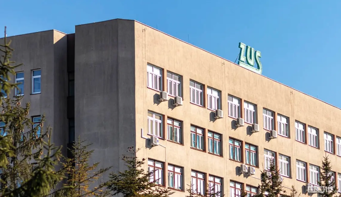 Świadczenie honorowe. ZUS wypłaca prawie 7 tys. zł stulatkom Świadczenie honorowe. ZUS wypłaca prawie 7 tys. zł stulatkom