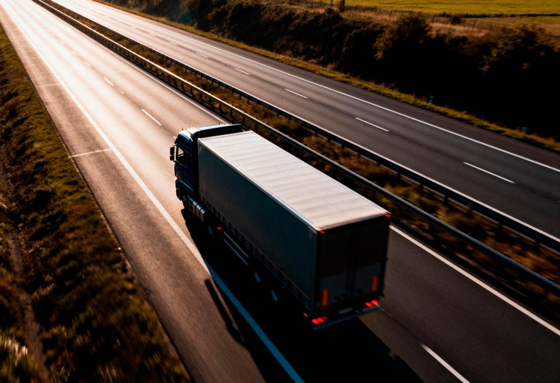 Zwrot VAT za paliwo w firmie transportowej – co warto wiedzieć przed złożeniem wniosku?