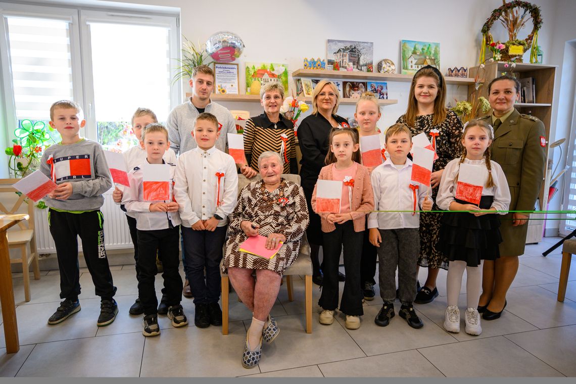 Żywa lekcja historii w Jedliczu. Dzieci z Długiego spotkały się ze "Świadkami Polskiej Historii" Żywa lekcja historii w Jedliczu. Dzieci z Długiego spotkały się ze "Świadkami Polskiej Historii"
