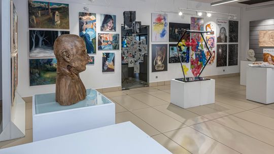 Dyplom 2026 - wystawa dyplomantów krośnieńskiego "Plastyka" w CDS