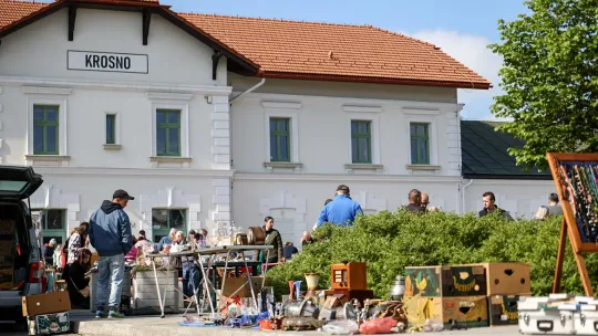 Jarmark staroci i rękodzieła przed Etnocentrum Ziemi Krośnieńskiej