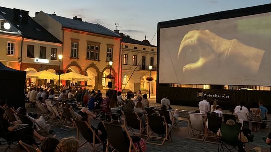 Lato w mieście: bezpłatne warsztaty, potańcówki i kino pod chmurką przez całe wakacje