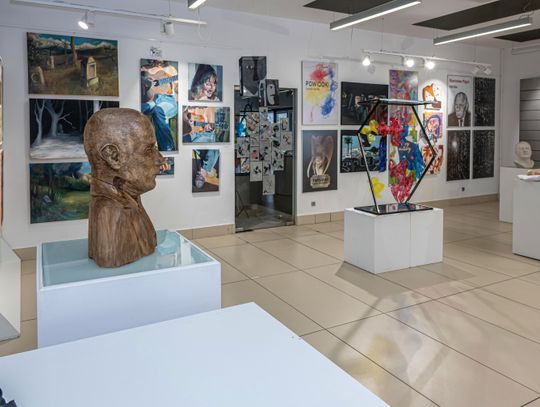 Dyplom 2026 - wystawa dyplomantów krośnieńskiego "Plastyka" w CDS