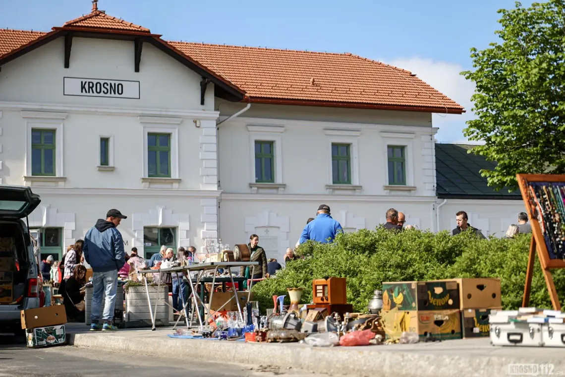 Jarmark staroci i rękodzieła przed Etnocentrum Ziemi Krośnieńskiej