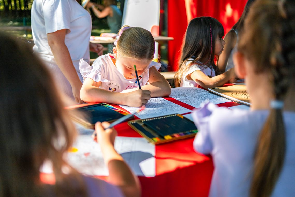 Wakacyjne warsztaty artystyczne w BWA Krosno – twórcza podróż „Dookoła świata” Wakacyjne warsztaty artystyczne w BWA Krosno – twórcza podróż „Dookoła świata”