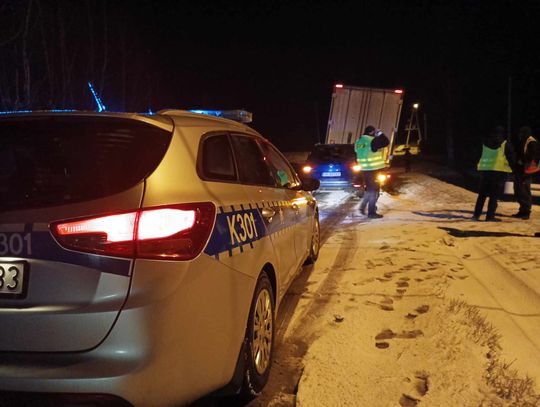 Rogi. Kierujący ciężarówką wjechał w barierki na DK19