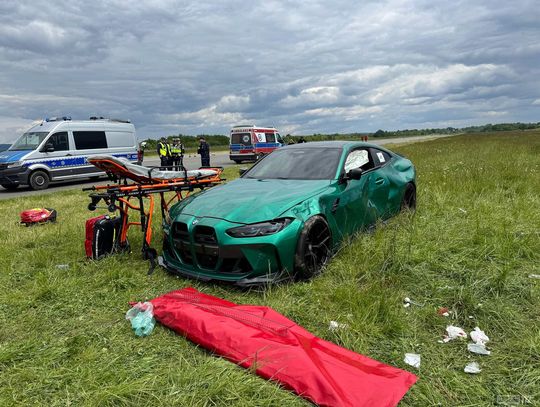 Dramatyczny wypadek na lotnisku w Krośnie. Kierowca BMW wjechał w 19 osób