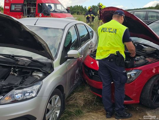 Zderzenie Mercedesa i Forda pomiędzy Faliszówką a Leśniówką