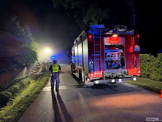 Wojaszówka. Audi na boku, dwie osoby w środku