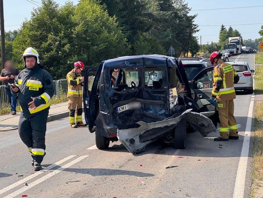 Zderzenie trzech samochodów w Ustrobnej. Są ranni
