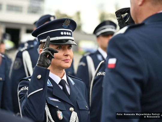 Święto Policji w Zaczerniu: 16 nowych funkcjonariuszy złożyło ślubowanie, wręczono odznaczenia i awanse