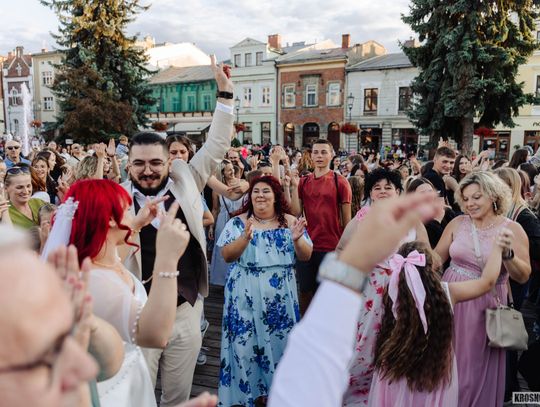 Urodzinowa Krośnieńska Potańcówka na Rynku oraz koncert zespołu Aptekarze [ZDJĘCIA]