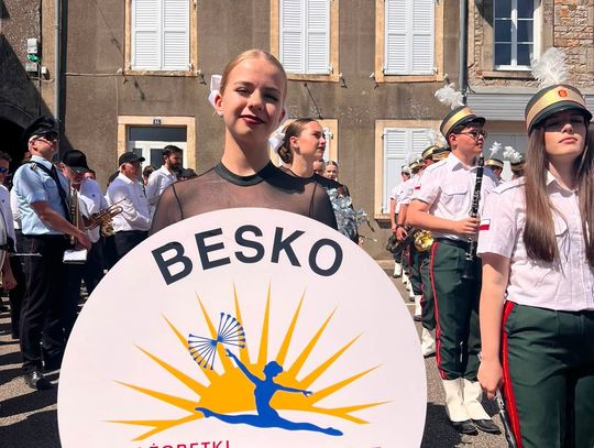 Rymanowska Orkiestra Dęta i mażoretki „Sunshine” Besko wystąpiły we Francji