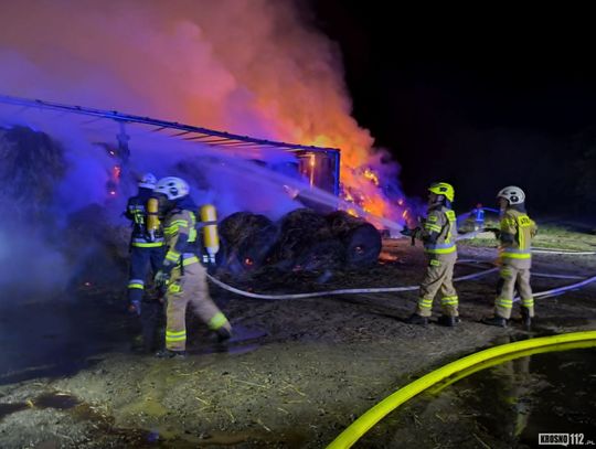 Pożar w stadninie koni w Targowiskach. W akcji kilkudziesięciu strażaków