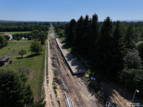 Tory wracają do Krosna! Ułożony pierwszy odcinek szyn.