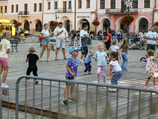 Ostatnia Krośnieńska Potańcówka tego lata. DJ Juri zakończył sezon na Rynku [ZDJĘCIA]