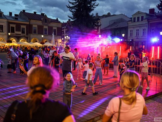 Ostatnia Krośnieńska Potańcówka tego lata. DJ Juri zakończył sezon na Rynku [ZDJĘCIA]