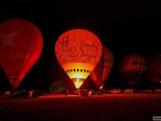 Night Glow & Laser Show na krośnieńskim lotnisku [ZDJĘCIA]